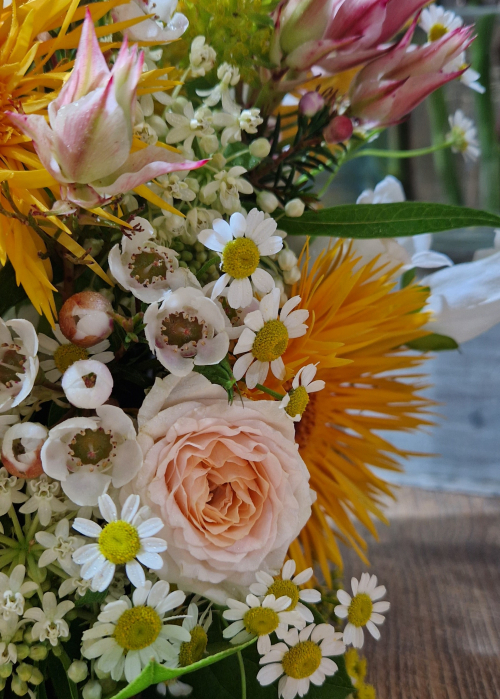 Lumanare de botez unisex cu gerbera franjurata portocalie [2]