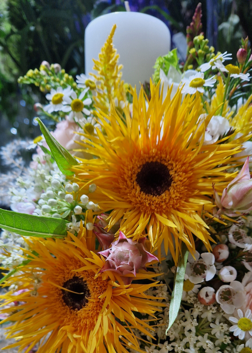 Lumanare de botez unisex cu gerbera franjurata portocalie [3]
