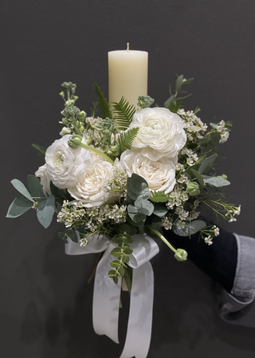 Lumanari de nunta albe din ranunculus si trandafiri albi [4]