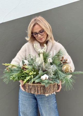 PREMIUM - Aranjament de iarna Cerb alb texturi de brad si globuri alb auriu