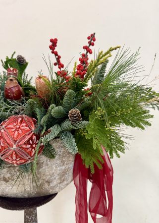 Aranjament de iarna rosu Amaryllis cu figurine si globuri [13]