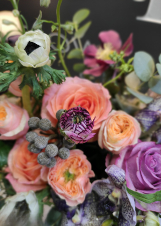 Aranjament floral portocaliu cu mov cu anemone si orhidee [5]