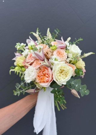 Buchet cununie Peach Bloom cu trandafiri de gradina somon si clematis [1]