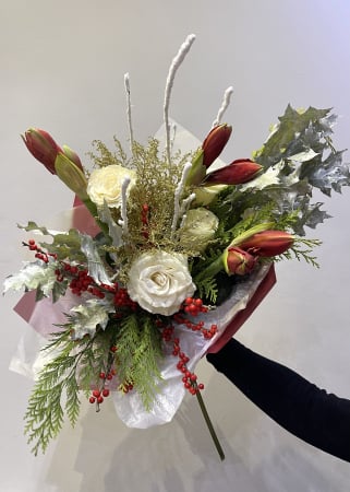 FLORI DE CRACIUN - Buchet de Craciun alb rosu cu amarilis si trandafiri