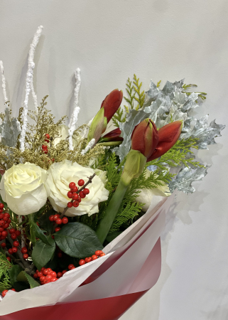 Buchet de Craciun alb rosu cu amarilis si trandafiri [4]