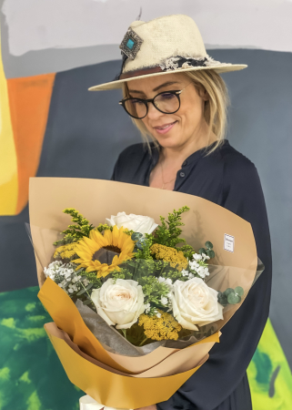 PENTRU SCOALA & GRADI - Buchet de flori Solar cu trandafiri si floarea soarelui