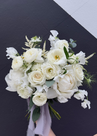 Buchet de mireasa alb elegant diafan cu bujori trandafiri [13]