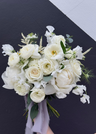 Buchet de mireasa alb elegant diafan cu bujori trandafiri [5]