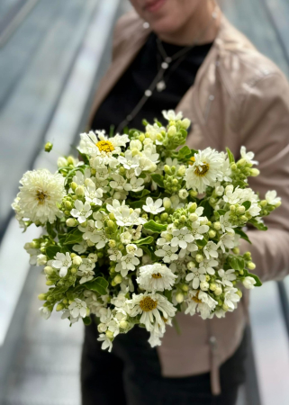 Buchet de mireasa din flori Cosmos si oxypetalum [4]