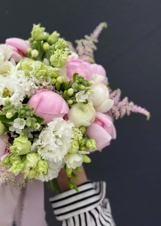 Buchet de mireasa alb roz din bujori ranunculus oxypetalum [3]