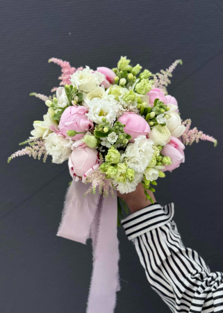 Buchet de mireasa alb roz din bujori ranunculus oxypetalum [5]