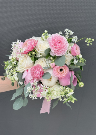 Buchet de mireasa din bujori trandafiri si ranunculus [5]