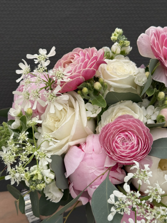 Buchet de mireasa din bujori trandafiri si ranunculus [9]