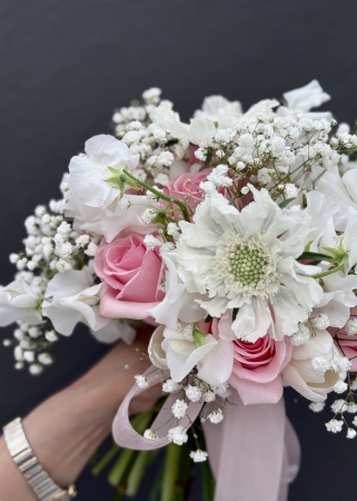 Buchet de mireasa din trandafiri gypsophila lathyrus scabiosa [1]