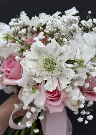 Buchet de mireasa din trandafiri gypsophila lathyrus scabiosa [3]