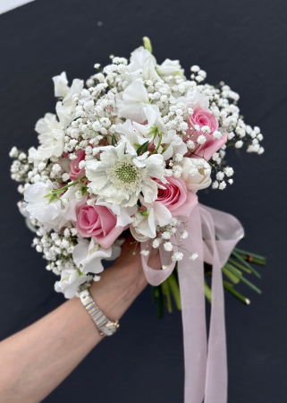 Buchet de mireasa din trandafiri gypsophila lathyrus scabiosa [6]
