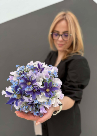 BUCHETE MIREASA & NASA - Buchet de mireasă mov-lila din clematis, lathyrus și myosotis