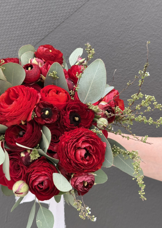 Buchet de mireasa/nasa rosu din trandafiri si ranunculus [9]