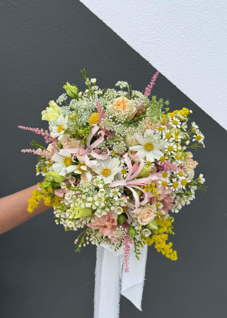 Buchet de mireasa romantic cu flori de camp [4]