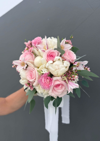 Buchet de mireasa Sweet Blush Harmony din bujori trandafiri si clematis [1]
