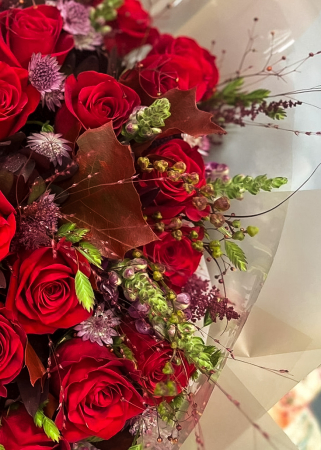 Buchet din trandafiri rosii LOVE [1]