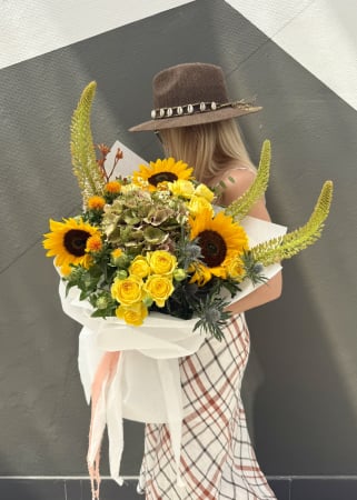 CU HORTENSII - Buchet galben din floarea soarelui