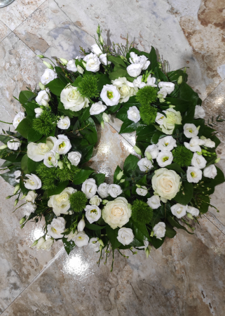 FUNERARE - Coroana funerara din trandafiri albi