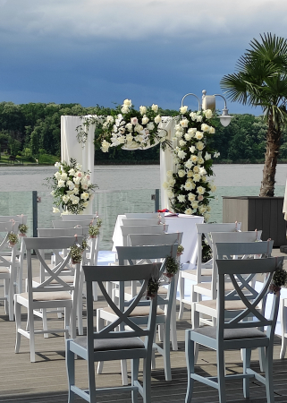 EVENIMENTE - Decor floral pentru Nunta pe Lac