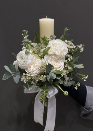Lumanari de nunta albe din ranunculus si trandafiri albi [3]