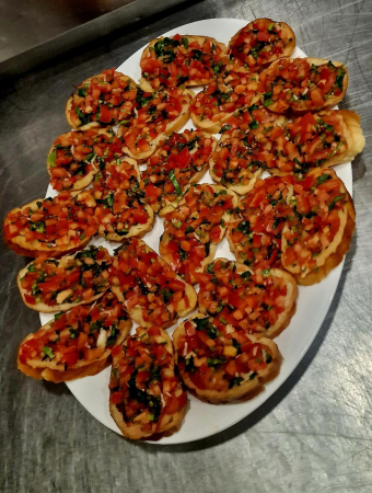 Bruschete cu Rosii, Patrunjel si Usturoi