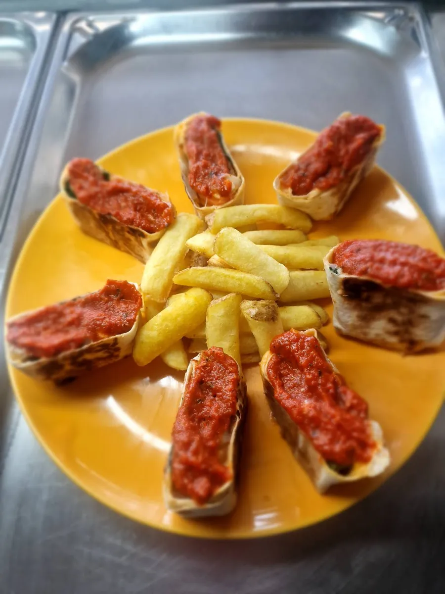 TURKISH PLATE GRILL - Kebab Roll Pui-Gust Autentic la Fiecare Muscatura