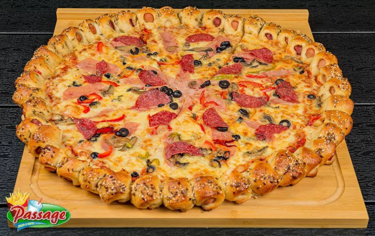 PIZZA 32 CM - PIZZA RUSTIC )-margini umplute cu cabanosi