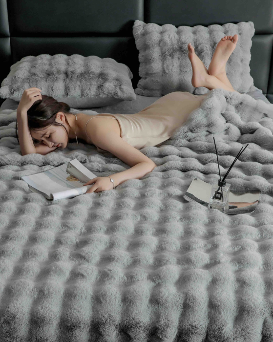 Lenjerie De Pat Pufoasa Rabbit Luxury Edition, 6 Piese, Gri Deschis [7]