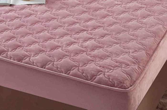 Husa de Pat Matlasata Tip Topper Catifea, 140x200 cm, cu 2 Fete de Perna - Roz [3]
