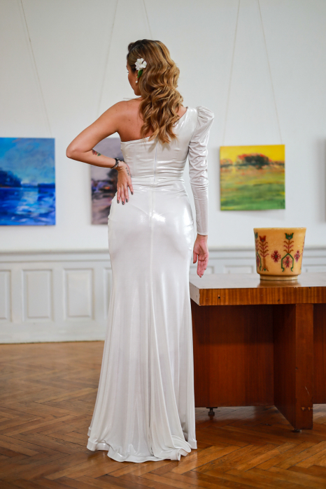 Rochie lungă elegantă albă umăr stâng gol [2]