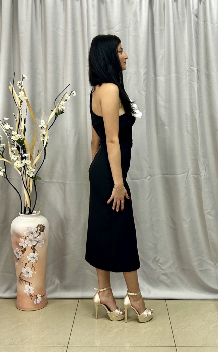 Rochie Elegantă Lungă Neagră un Umăr cu Trandafiri Albi și Crepeu Picior Drept [3]