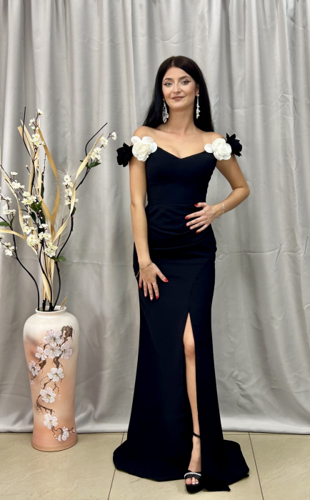 Rochie Elegantă Lungă Negră cu Umeri din Trandafiri alb negru [3]