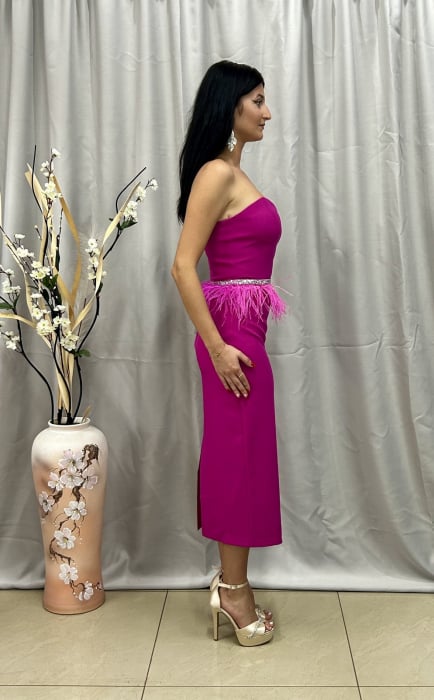 Rochie Elegantă Medie Fucsia cu Pene [2]