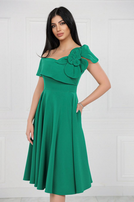 Rochie Midi Elegantă Cloș Verde Decolteu Umeri [2]