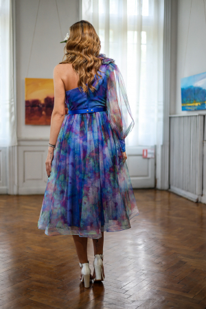 Rochie midi elegantă tull  albastră cu imprimeuri florale 3D urmăr drept [1]