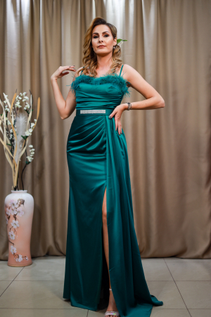 Rochie elegantă lungă verde bust buretat cu pene [0]