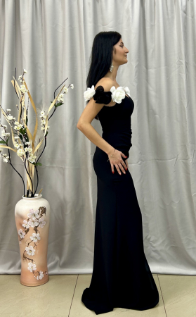 Rochie Elegantă Lungă Negră cu Umeri din Trandafiri alb negru [1]