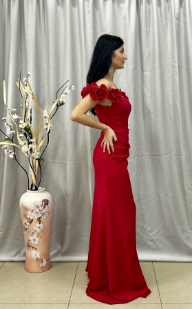 Rochie Elegantă Lungă Roșie cu Trandafir pe Umeri [1]