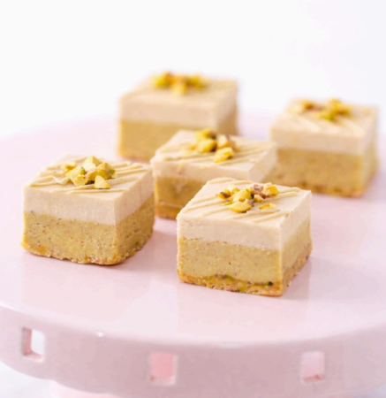 Signature BOX (prajituri) - Zebra cu Fistic și Ciocolată Albă