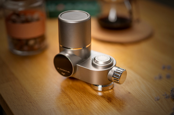 Set robinet Real Life cu afisaj digital, doua filtre (filtru carbon activ + filtru ceramic), lumina UV, 8 nivele de filtrare, purificator apa, indeparteaza clorul, metalele grele, conectori multipli [7]