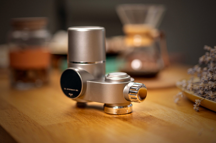 Set robinet Real Life cu afisaj digital, doua filtre (filtru carbon activ + filtru ceramic), lumina UV, 8 nivele de filtrare, purificator apa, indeparteaza clorul, metalele grele, conectori multipli [8]