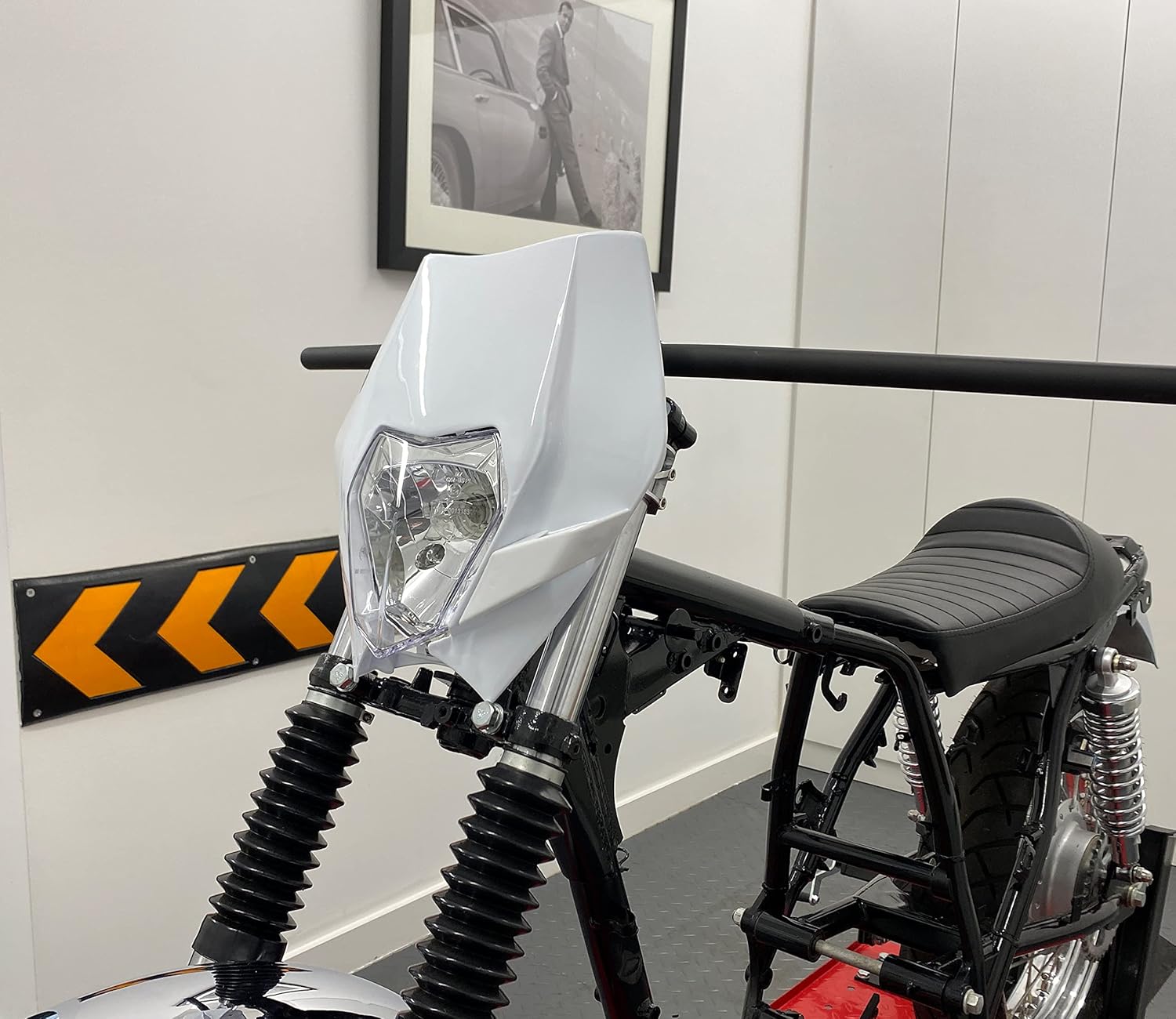 Carena si far fata pentru motociclete, alba, cu faza scurta si lunga - Model universal pentru ENDURO / Trail / Streetfighter [12]