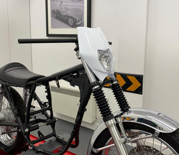 Carena si far fata pentru motociclete, alba, cu faza scurta si lunga – Model universal pentru ENDURO / Trail / Streetfighter [10]