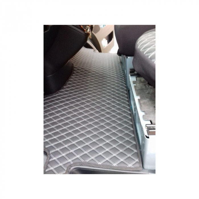 Covor auto imitatie piele romb dedicat MERCEDES SPRINTER II 2006-&gt; Cod: D00741 - D00741-Negru cusatura Rosie [2]