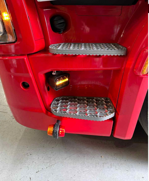 Proiector LED cu lumină albă și lumini de zi DRL roșu-portocaliu 12V - 24V E-mark [8]